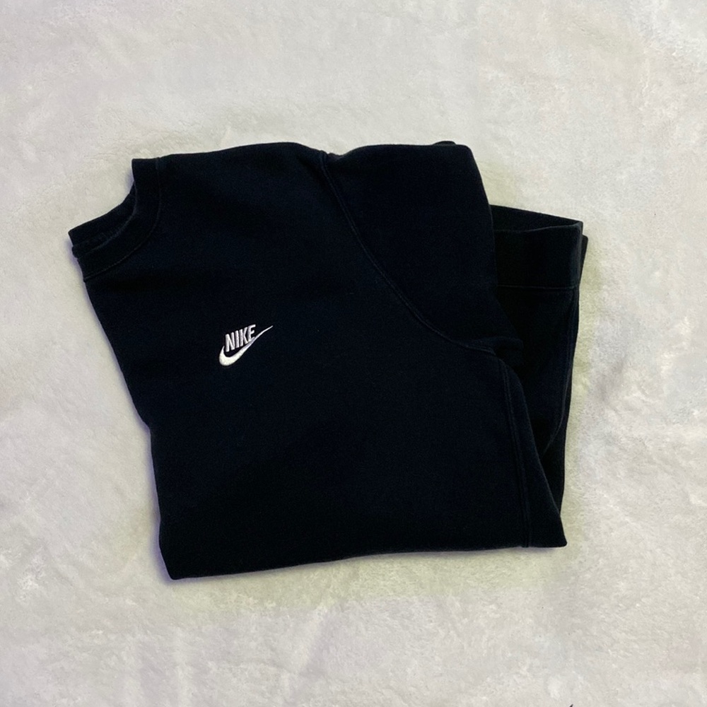 Black Nike Crewneck!